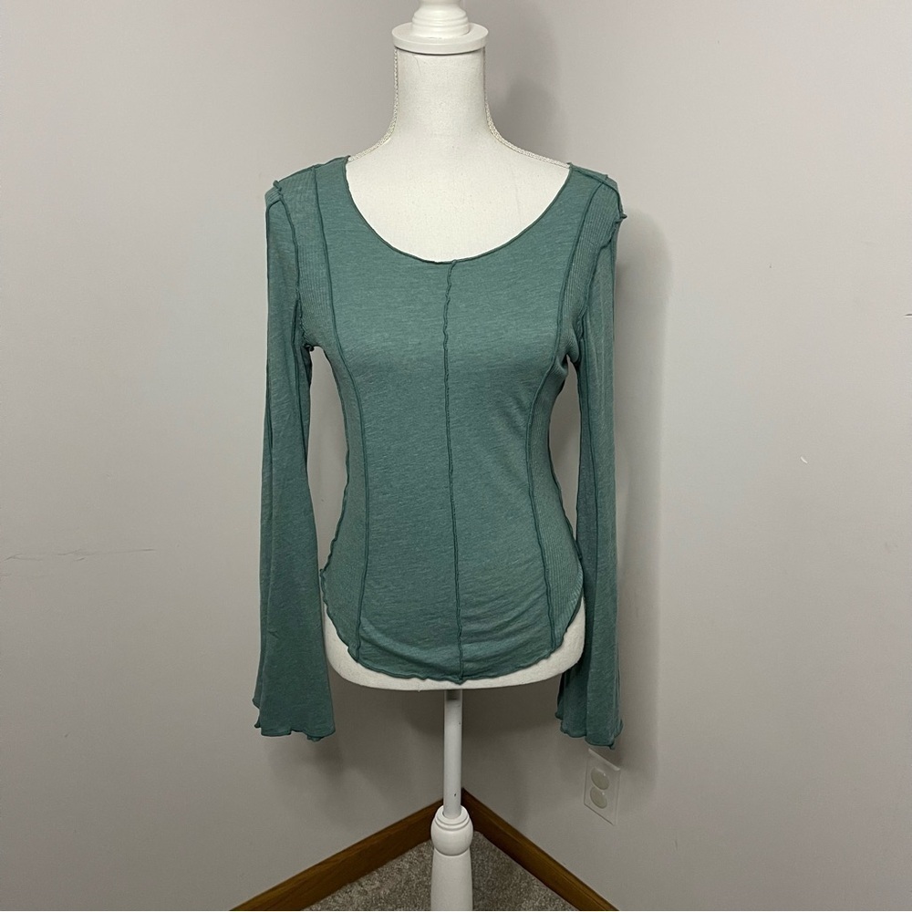 Altar’d state reverse hem bell sleeve top